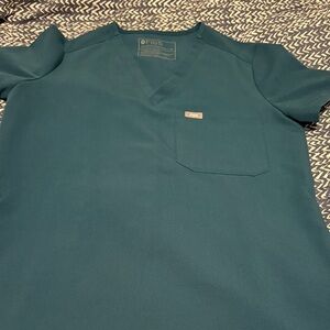 Figs Catarina scrub top Caribbean blue